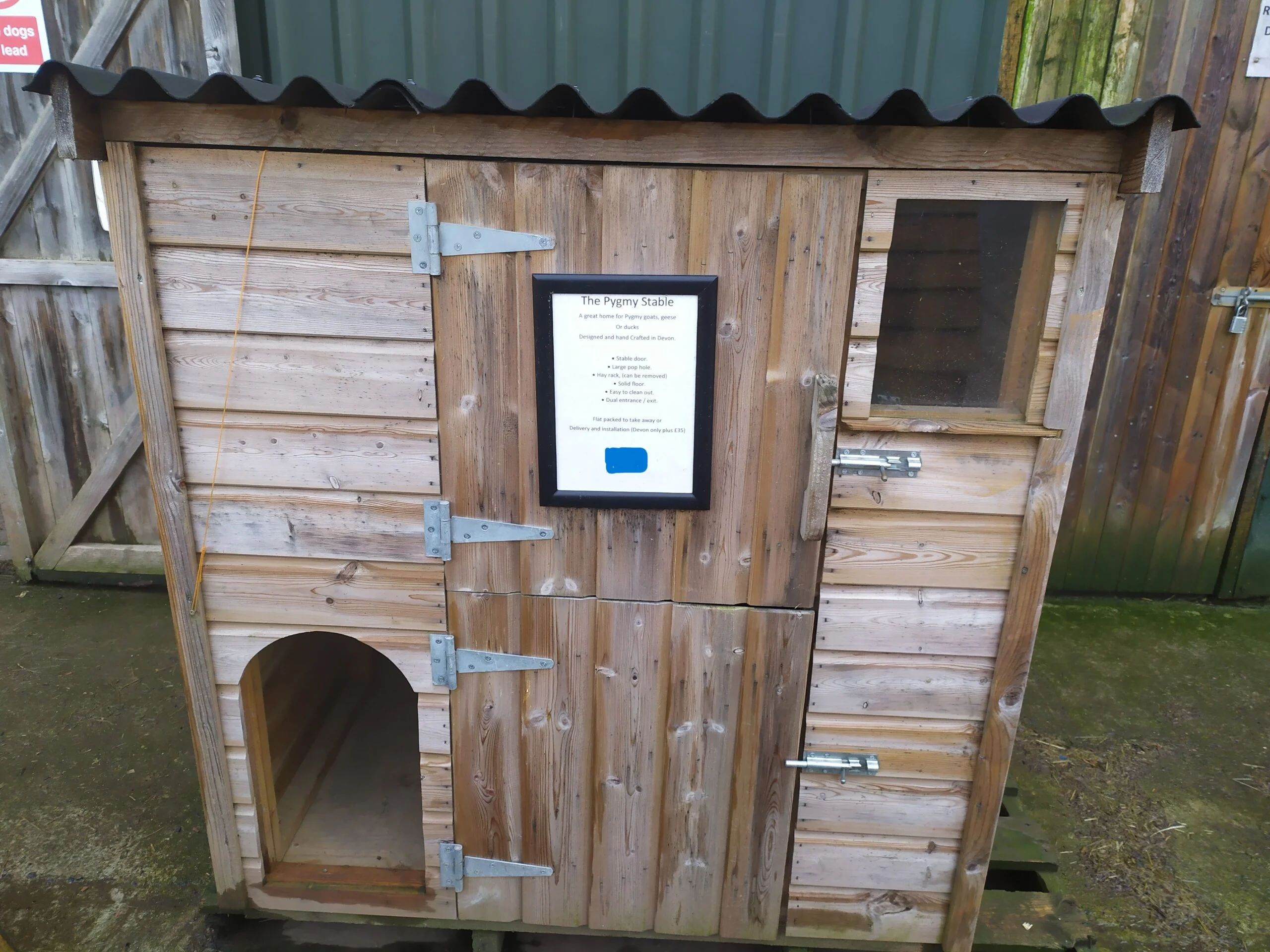 The pygmy stable (large duck, goose house)